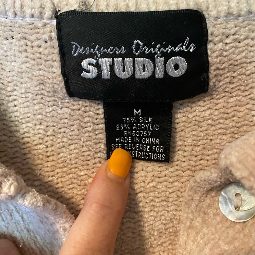 🎈Button Up Sweater 75% Silk - Picture 3 of 10